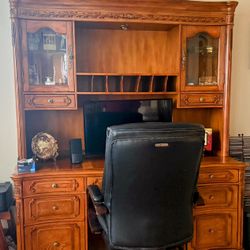 Beautiful Office Table & Hutch Thomasville Cherry Wood Finish