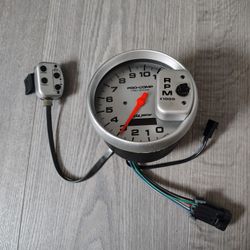 Auto Meter Pro Comp Tach 
