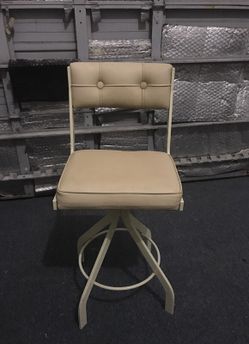 single high top cushioned chair
