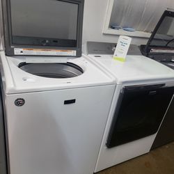 SET MAYTAG WASHER AND DRYER ELECTRIC LIKE