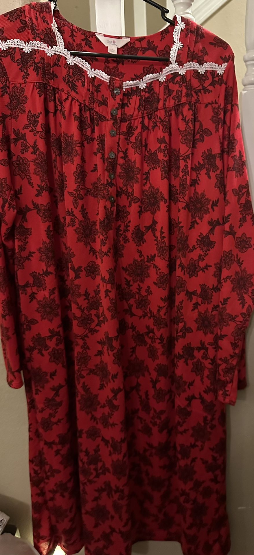 Women’s Nightgown