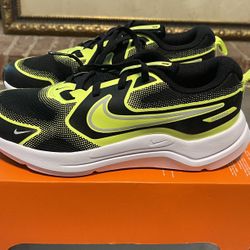 Nike Cosmic Runner (GS) - Brand New - Youth 5.5Y