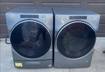 LIKE NEW !! WHIRLPOOL EXTRA LARGE FRONT LOAD STEAM WASHER AND GAS DRYER SET