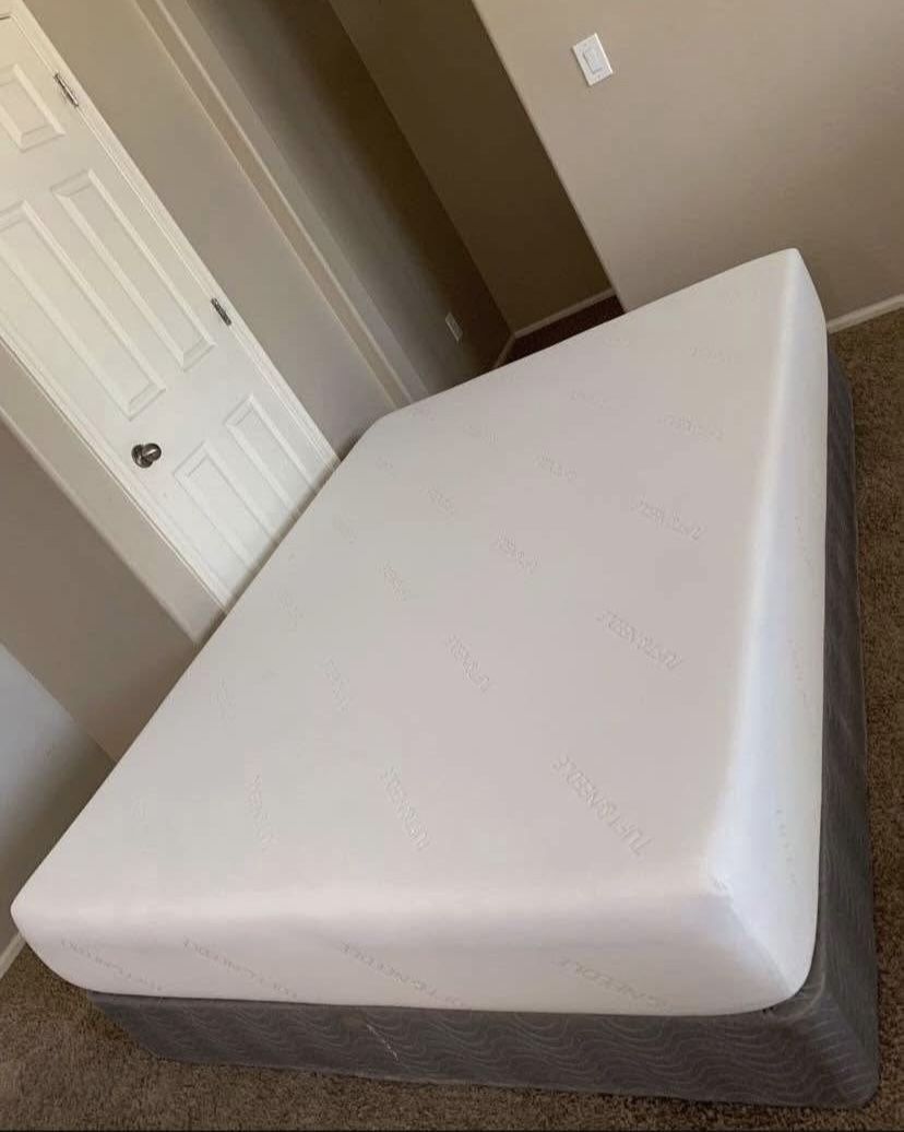 QUEEN TUFT AND NEEDLE MATTRESS AND FREE BOX SPRING