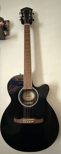 BLACK FENDER GUITAR