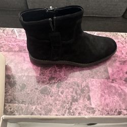 Black Boots 