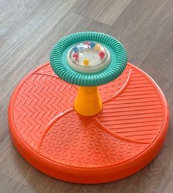 Sit and spin toy