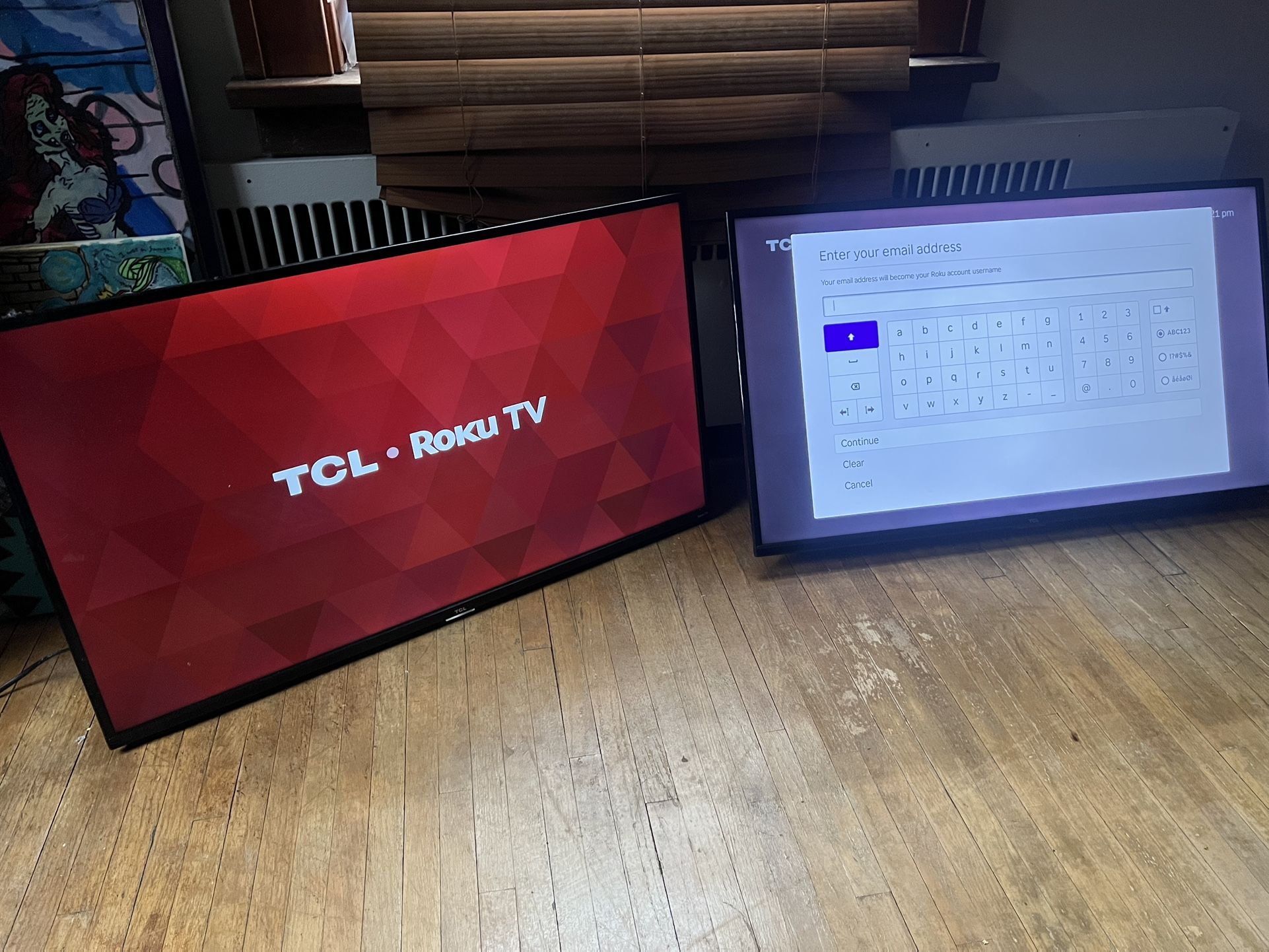 2 (two) 40in Roku TVs + Wall Mount