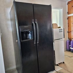 25 Cubic Foot Frigidaire Refrigerator French Doors