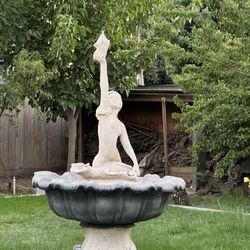 Large Mermaid Working Fountain Approx 5”8