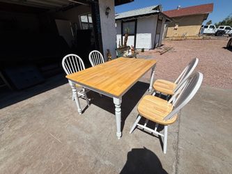 Dinner table set,like new,can deliver