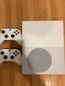 Xbox one s (includes two controllers)