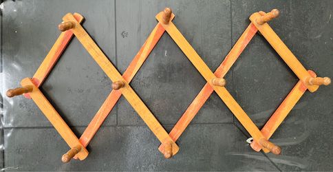 Wood accordion style rack