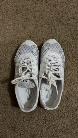 Nfinity cheer shoes (size 4.5 kids)