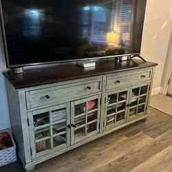 Tv console 