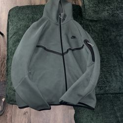 NIKE Woven Tech Jacket - Men’s L/ Olive Green