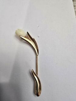 Vintage Avon Gold-Tone Tulip Brooch