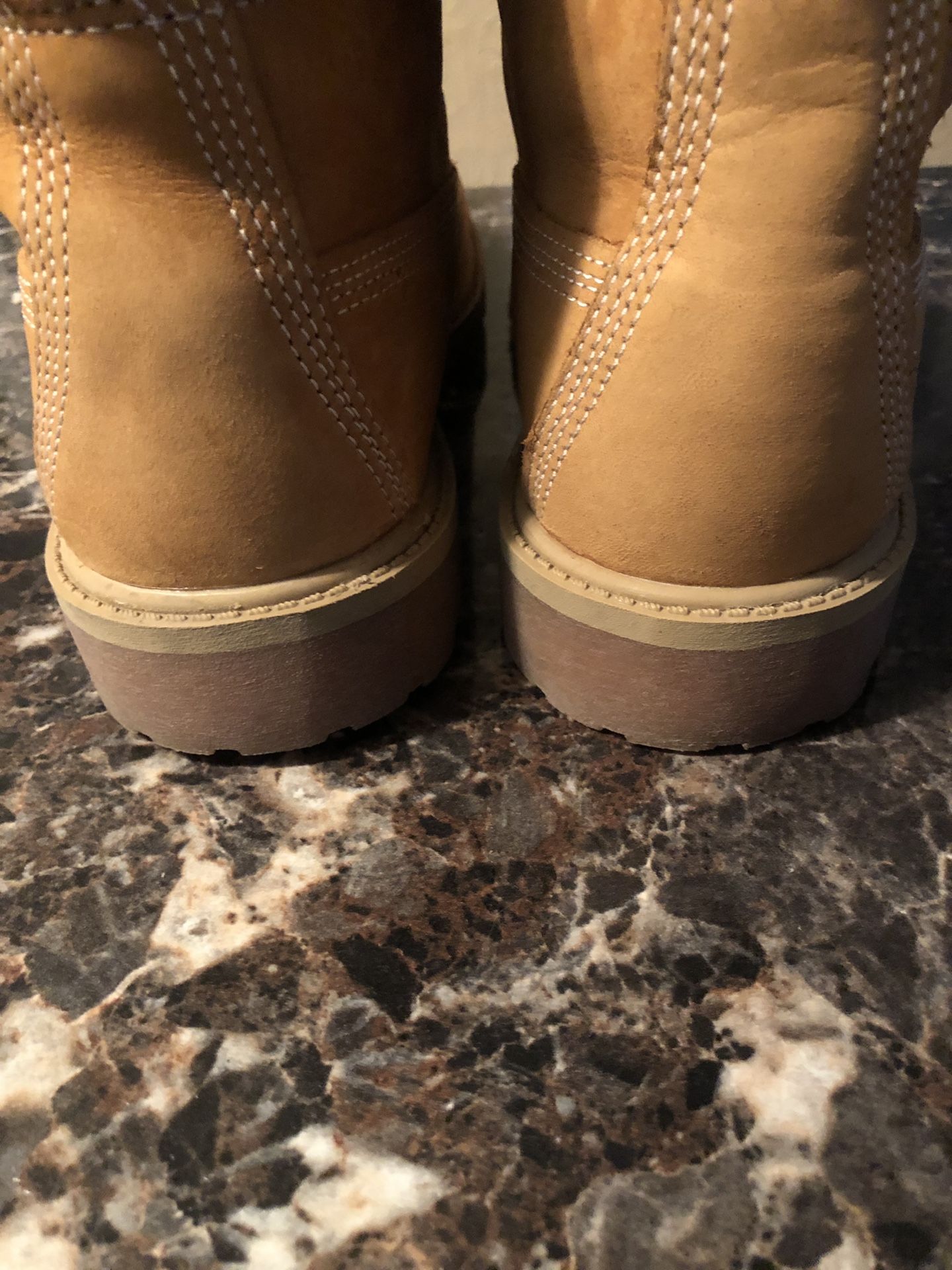 BACK TO SCHOOL SALE !!!Genuine leather Timberland boots. Size 6M