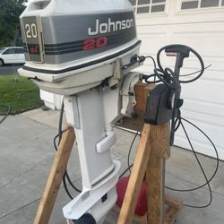 JOHNSON 20HP 2/Stroke With ELECTRIC KEY START + Fuel Tank + HD STAND