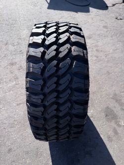 (1) Pro Comp Xtreme MT2 LT305/65R17