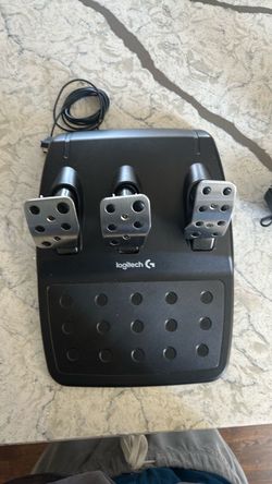 Logitech G923 Racing Wheel and Pedals