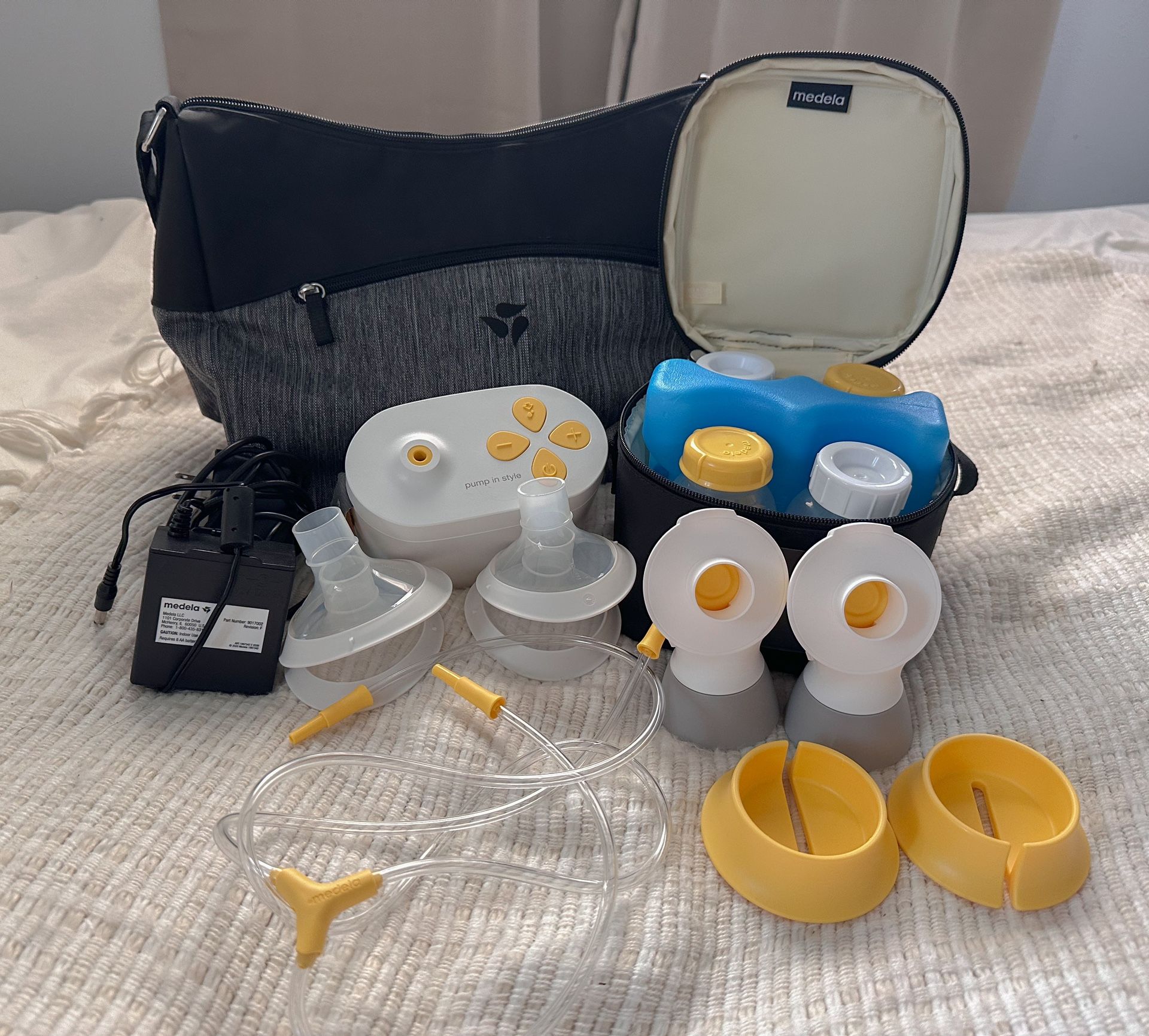 Medela Breast Pump, Pump in Style with MaxFlow, Electric Breastpump, Closed System, Portable