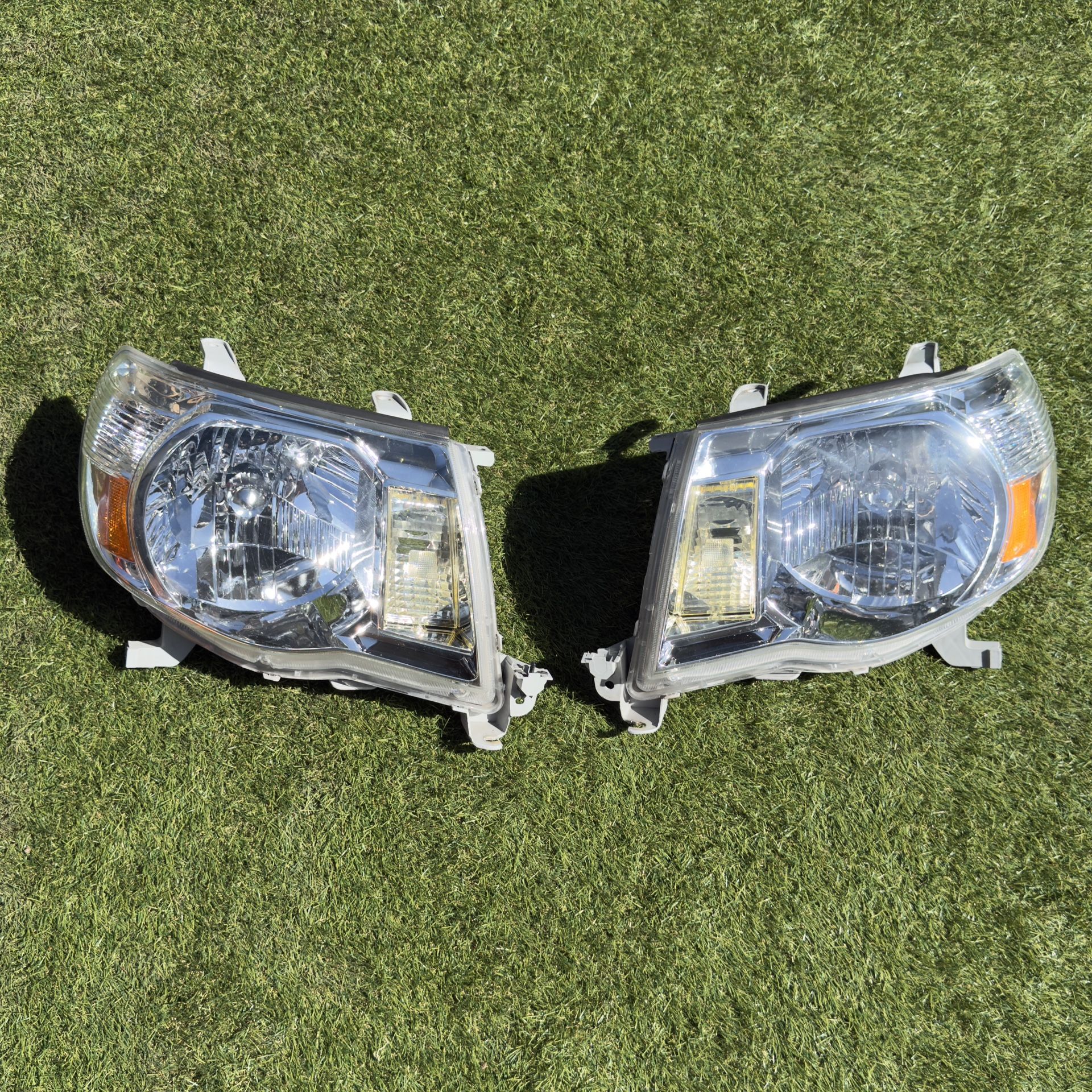 2nd Gen Toyota Tacoma Headlights (2005-2011 - Halogen - CAPA cert.)