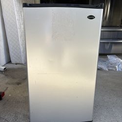Sanyo Mini Fridge