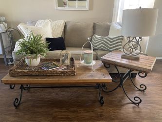 Gorgeous Rustic Coffee And Side Table!