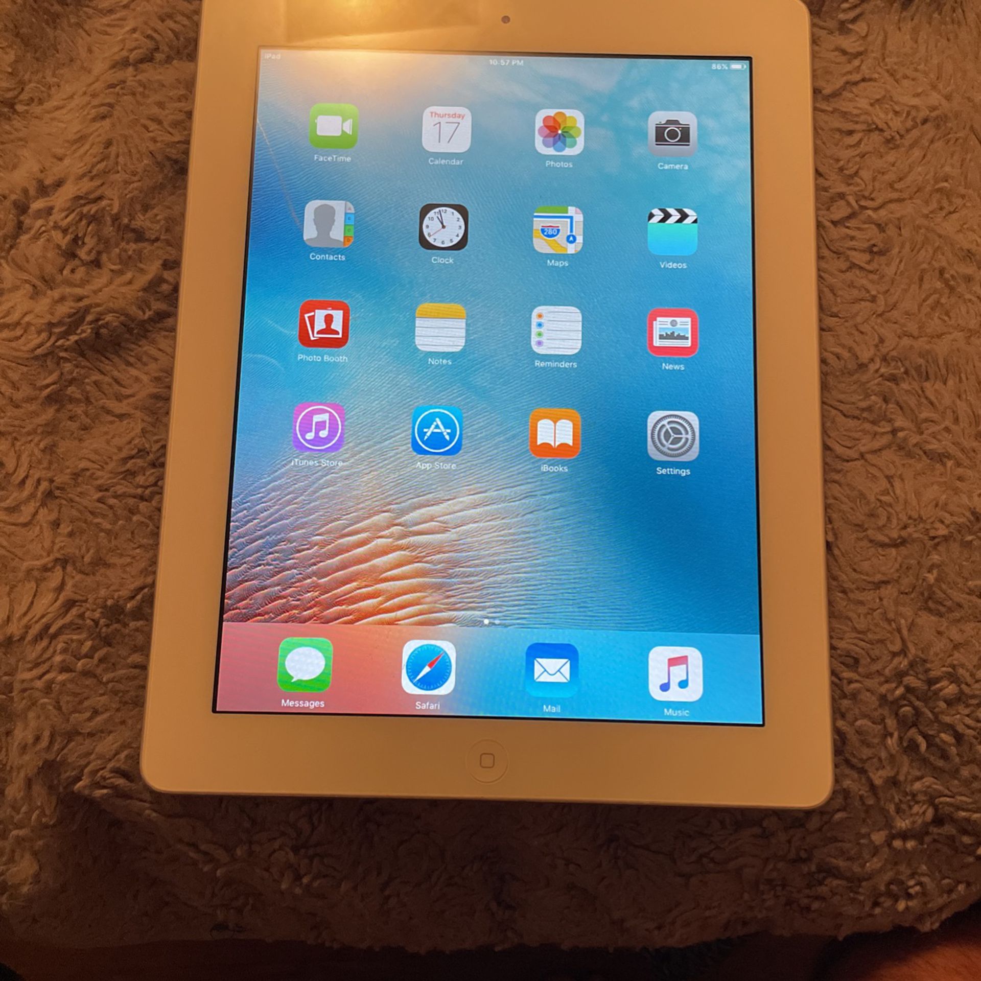Apple iPad  16 G