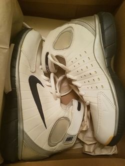 BRAND NEW NIKE
