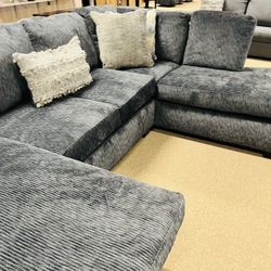 Beautiful Stunning Cozy Sectional! 