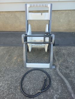 Hose Reel—Suncast 175-ft Cart Hose Reel with Leader Hose