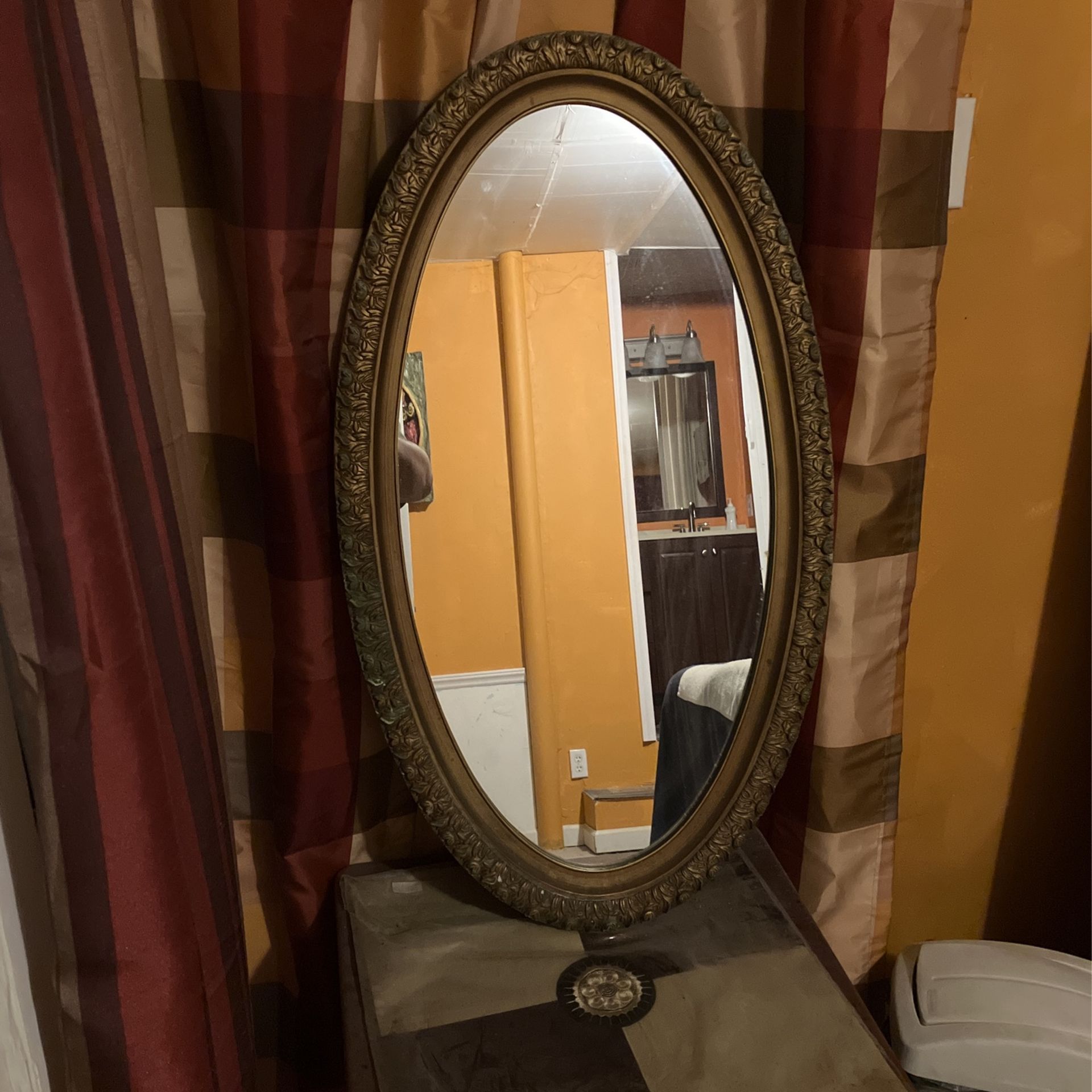 35.5 X 20 Cm Oval Mirror. Gold Frame With Light Pattina Accent.