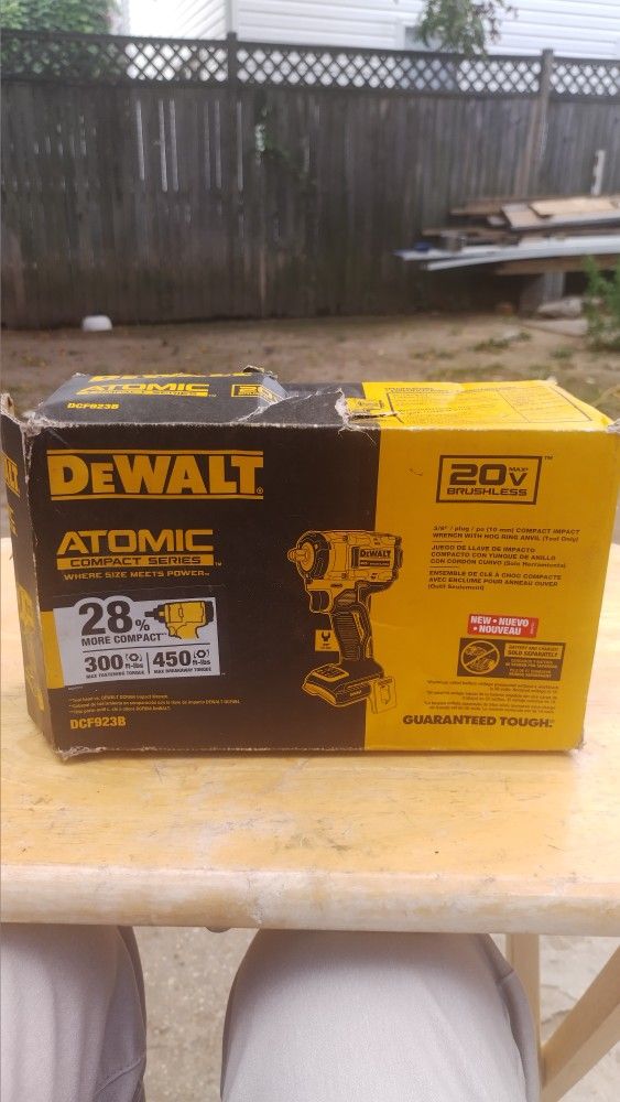 DeWalt 3/8"Impact Wrench 20v Brushless No Batería No Cargador
