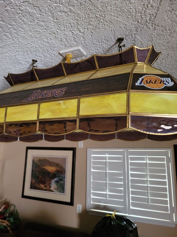 Laker's Billiards 🎱 Light.