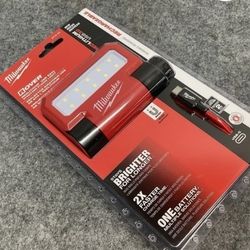 Milwaukee 2114-21 - Foco LED giratorio recargable de 550 lúmenes - Nuevo