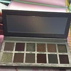 Anastasia Beverly Hills eye shadow palette