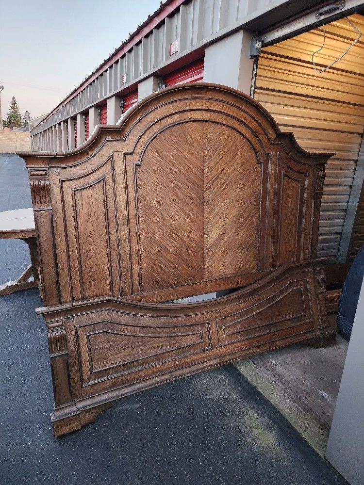Premium 4 Piece Bedroon Set For Sale