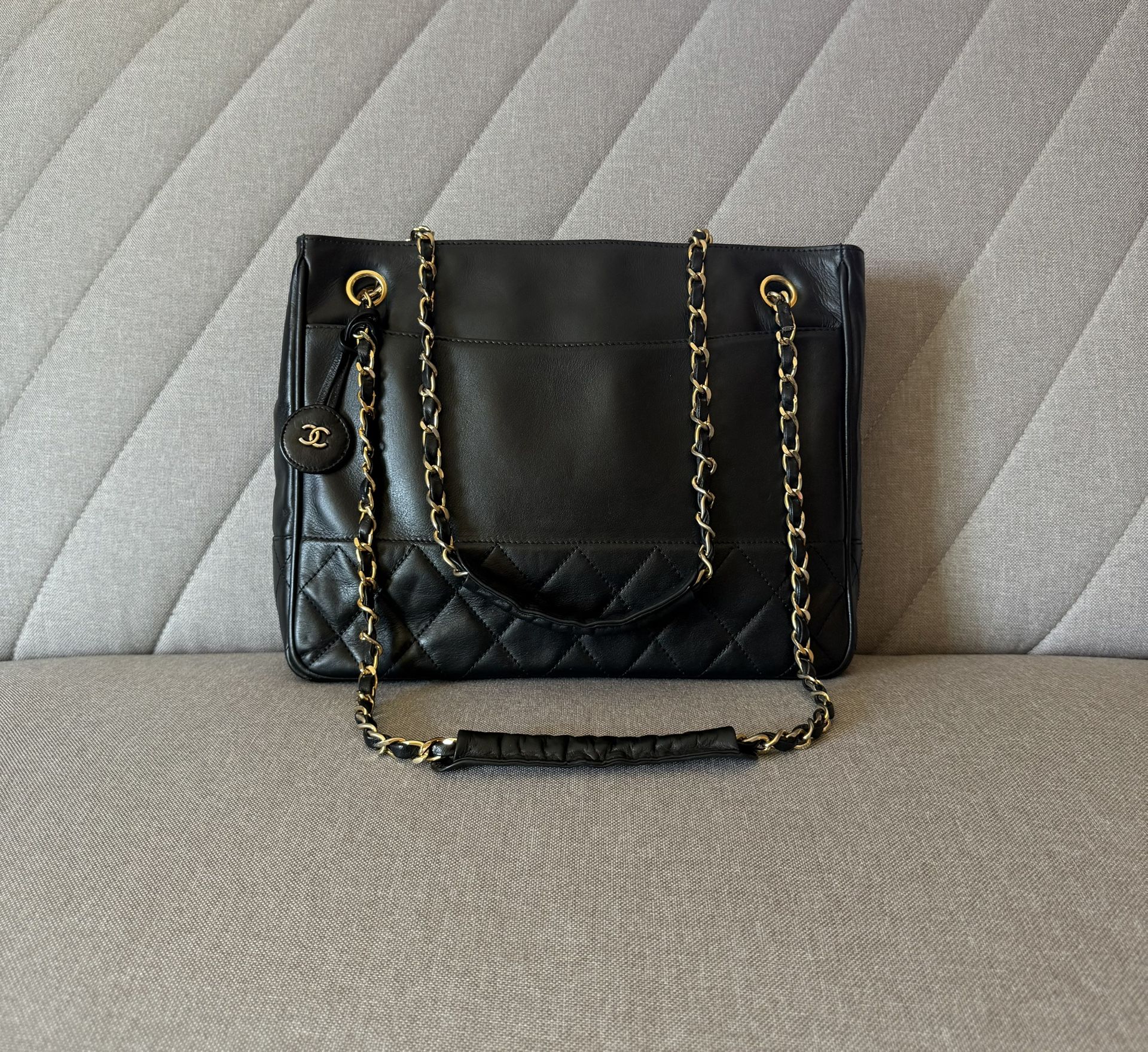 100% Authentic CHANEL Vintage Matelassé Quilted Calfskin Chain Shoulder Tote