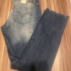  Woman’s Levi’s Jean Size 13                         11