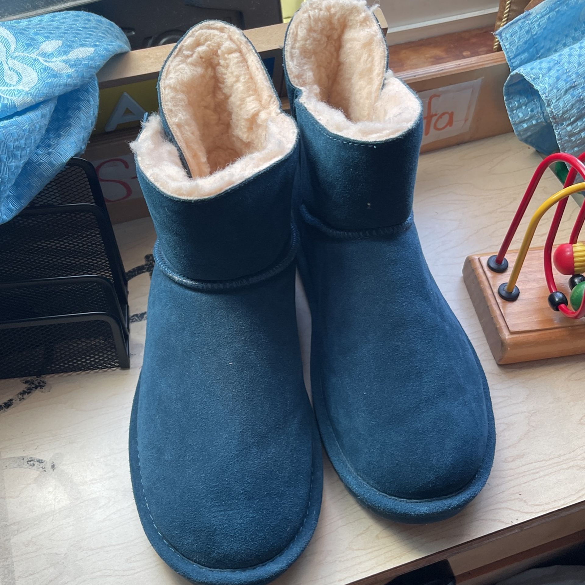 Big Warm Cozy And Comfy Women Boots Size 12