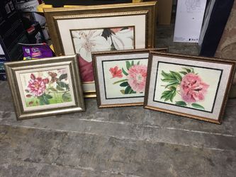 Wall decoration in good conditions all for the same price four pack