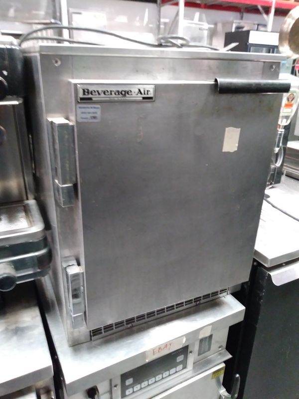 Small commercial refrigerator for Sale in North Las Vegas, NV - OfferUp
