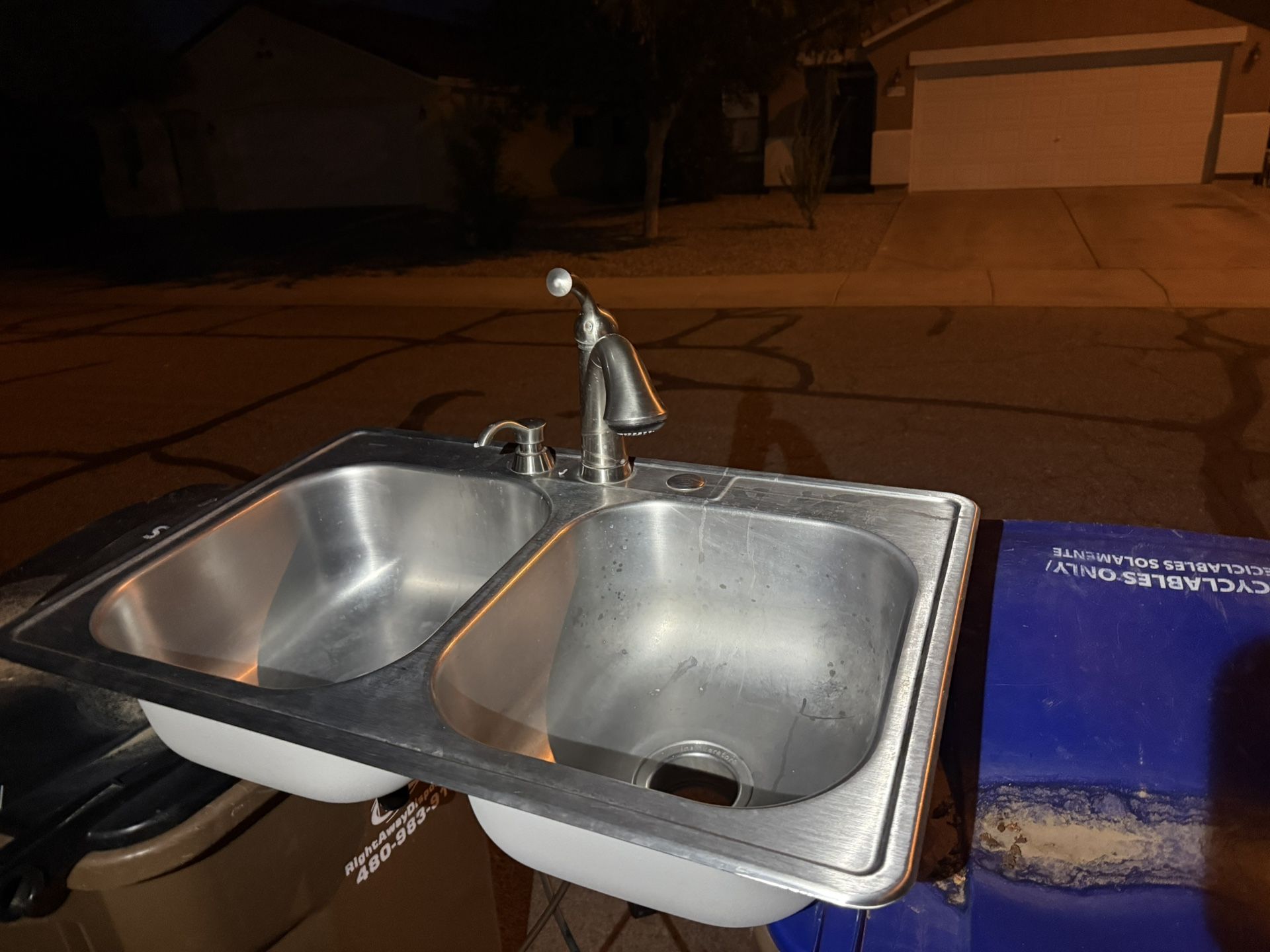 Dayton 33 Inch Drop In Sink With Accessories