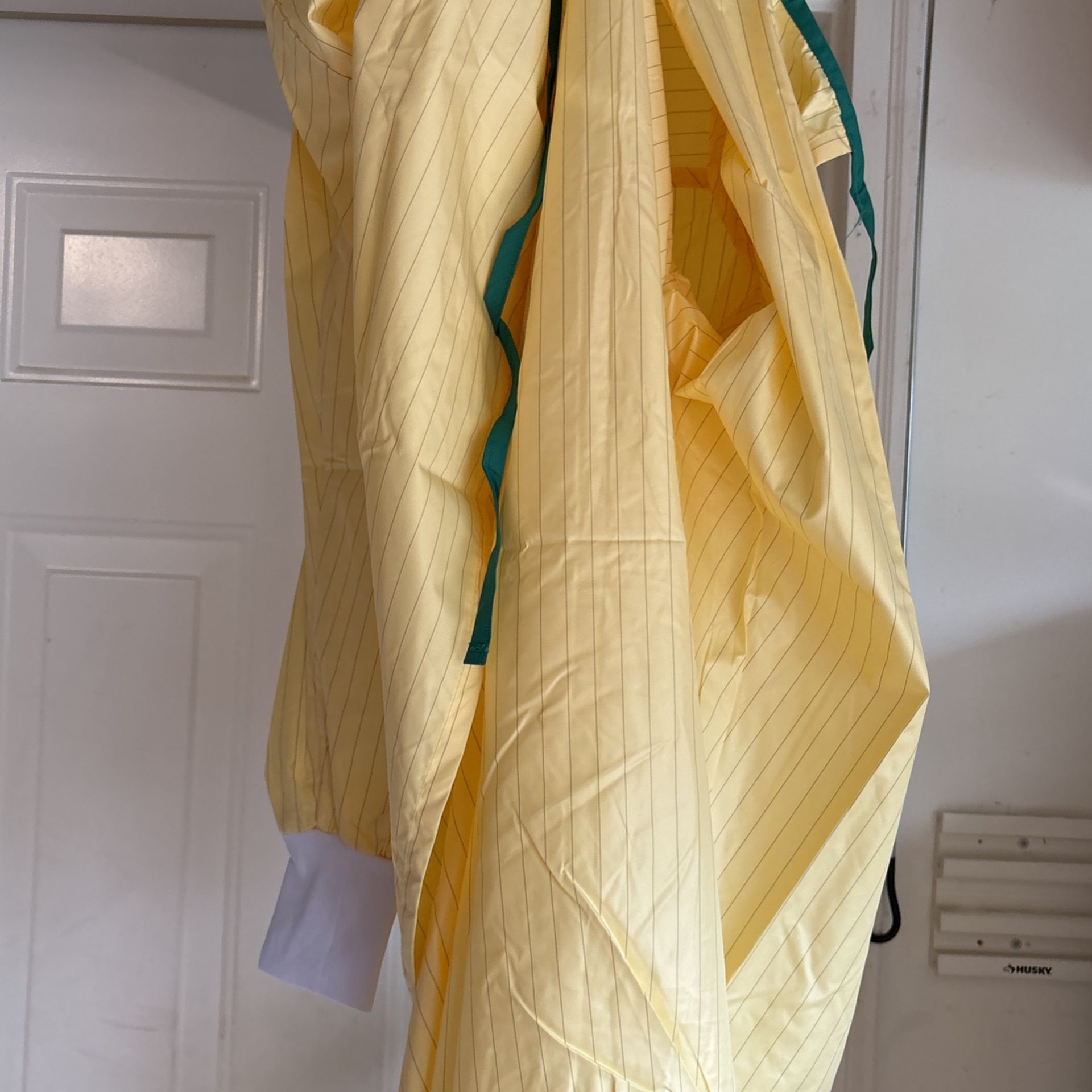 Clean aprons a dozen