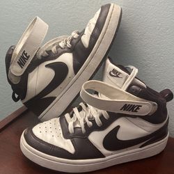 NIKE BOYS SHOES