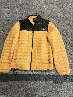 Men’s Small Yellow/Black Thermoball Eco North face Jacket