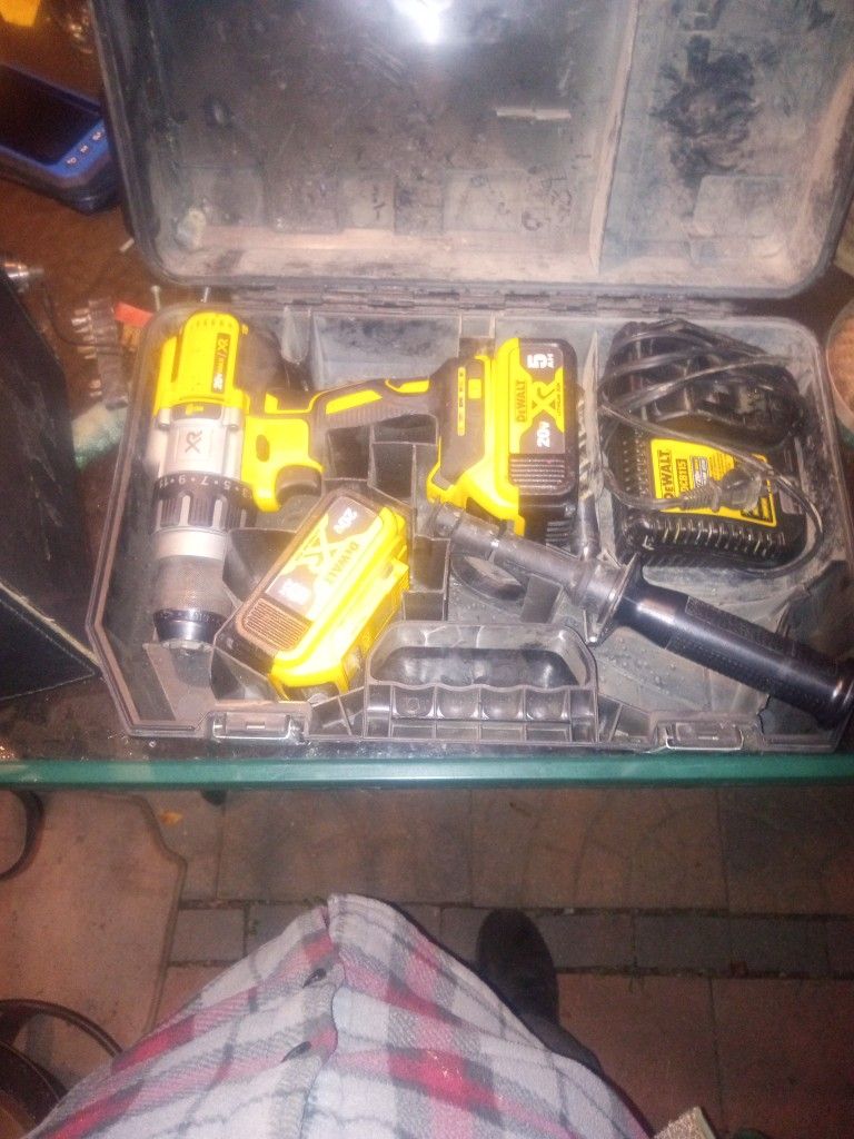 DeWALT 20 Volt Hammer Drill With 2 Batteries & Charger