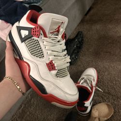 Jordan 4 Fire Reds Size 11